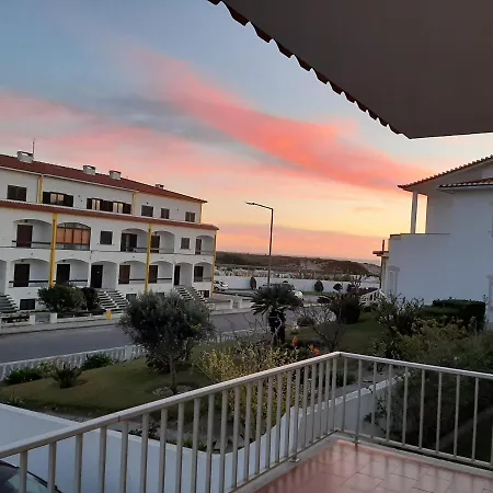 Az Beach House וילה